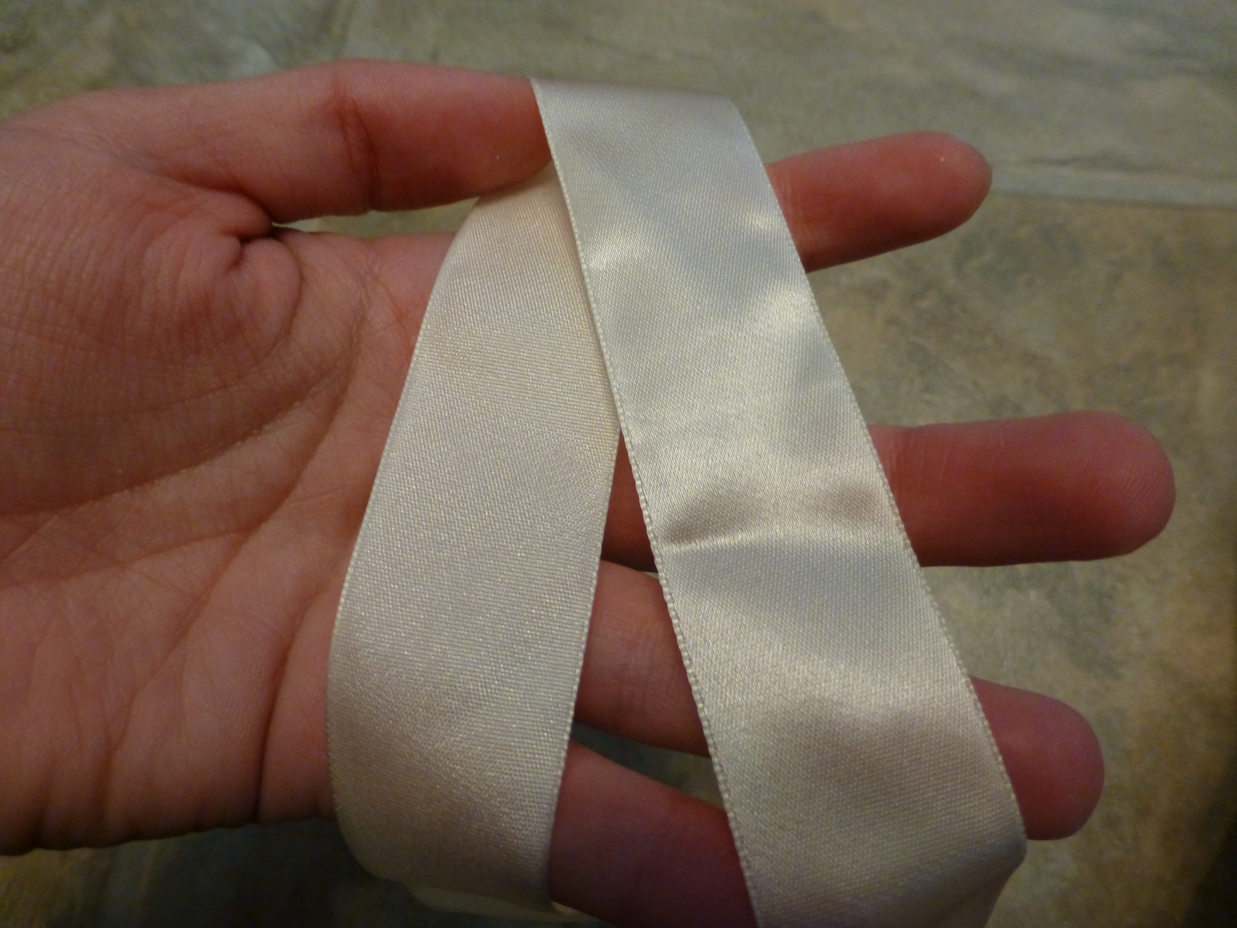 Pointe shoe ribbon - shiny side and dull side