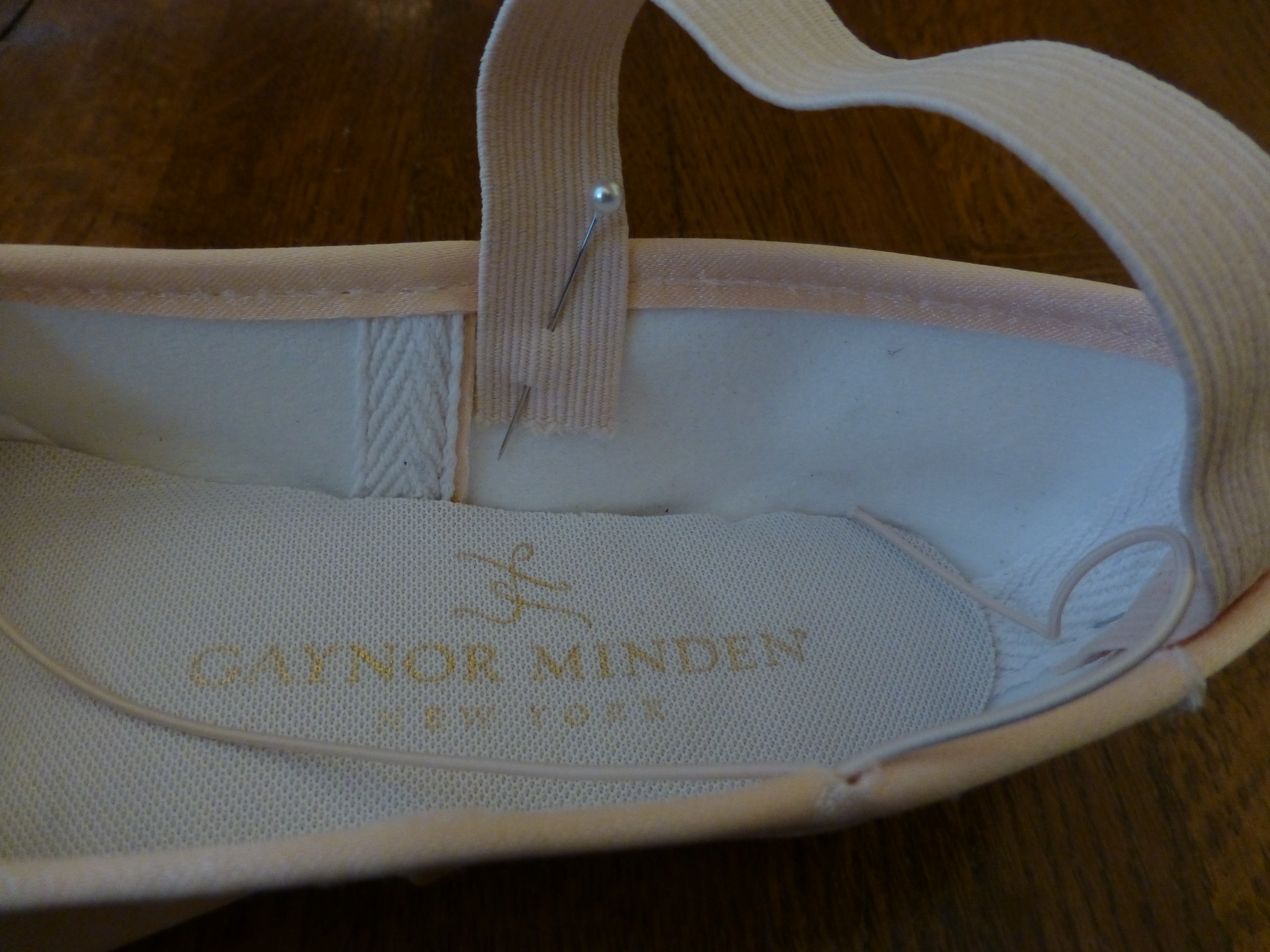 How to sew pointe shoes: criss cross elastic placement – Dance Insight