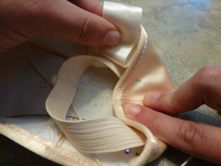 How to Sew Pointe Shoes, Step-by-Step – Dance Insight